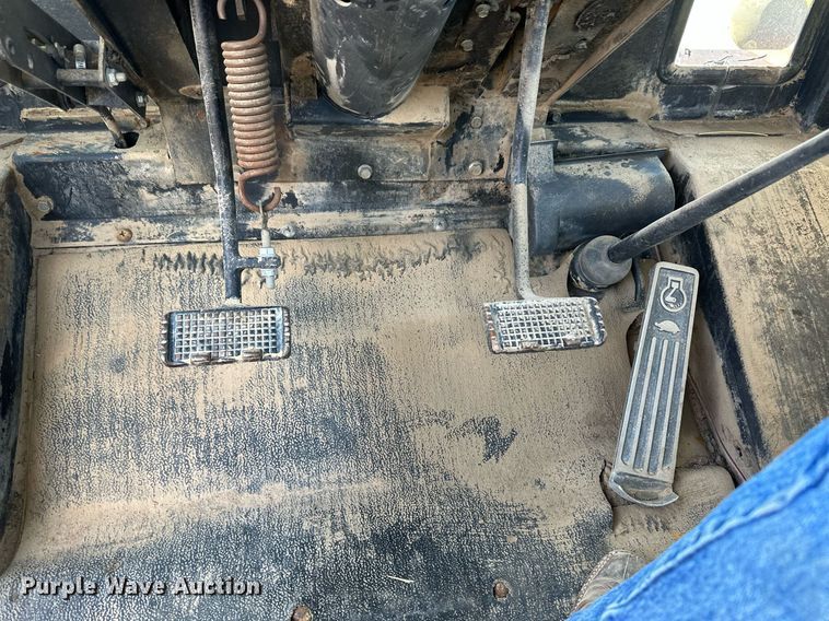 image for item IU9070 Versatile 875  4WD tractor