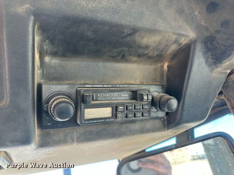 image for item IU9070 Versatile 875  4WD tractor