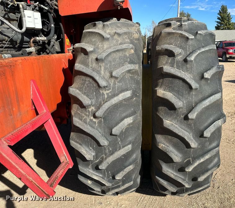 image for item IU9070 Versatile 875  4WD tractor