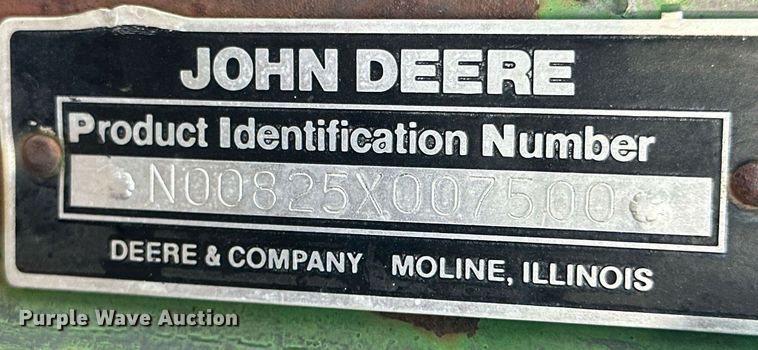image for item IU9148 John Deere 825  row crop cultivator