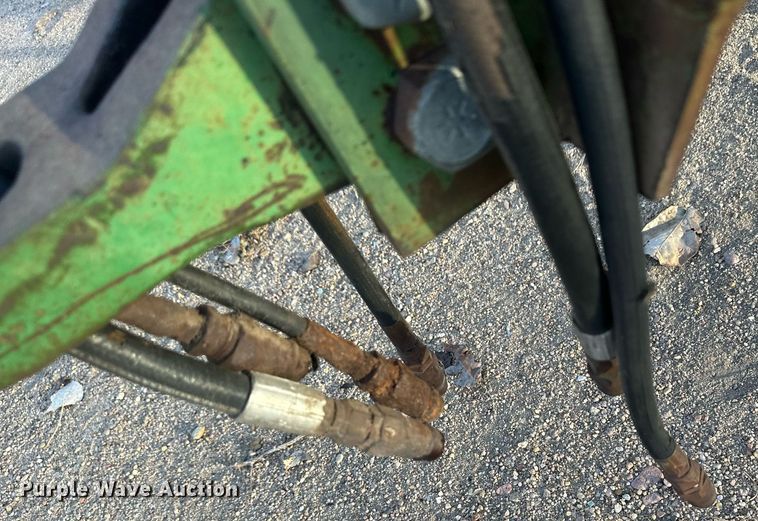 image for item IU9150 John Deere 610  chisel