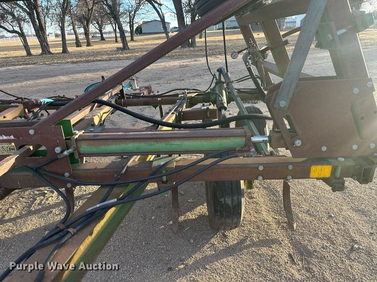 image for item IU9150 John Deere 610  chisel