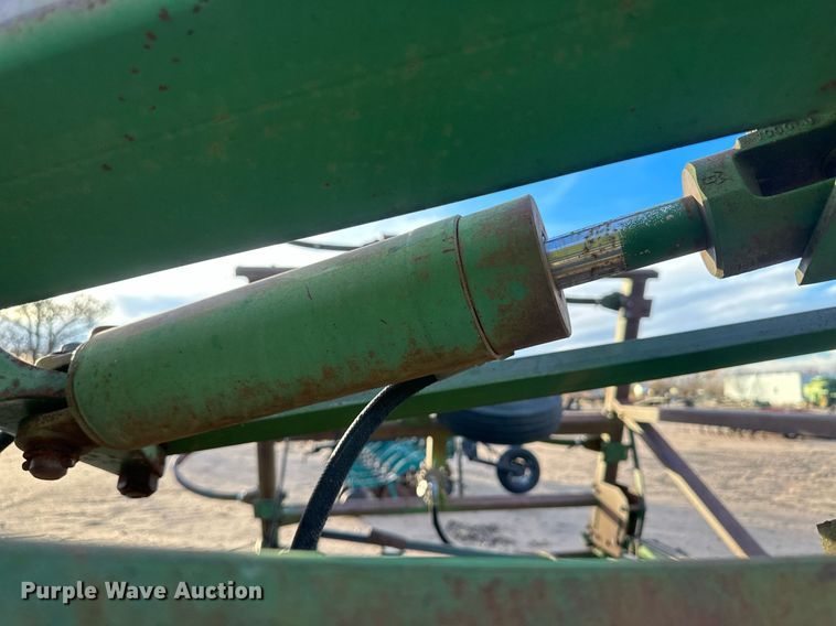 image for item IU9150 John Deere 610  chisel