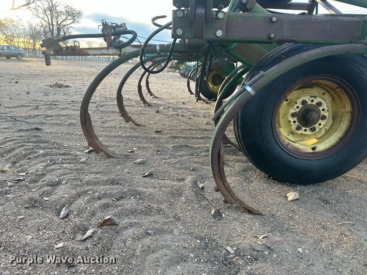 image for item IU9150 John Deere 610  chisel