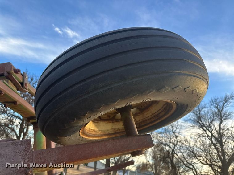 image for item IU9150 John Deere 610  chisel