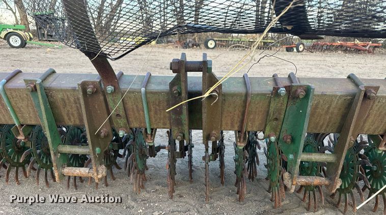 image for item IU9153 John Deere 400  rotary hoe