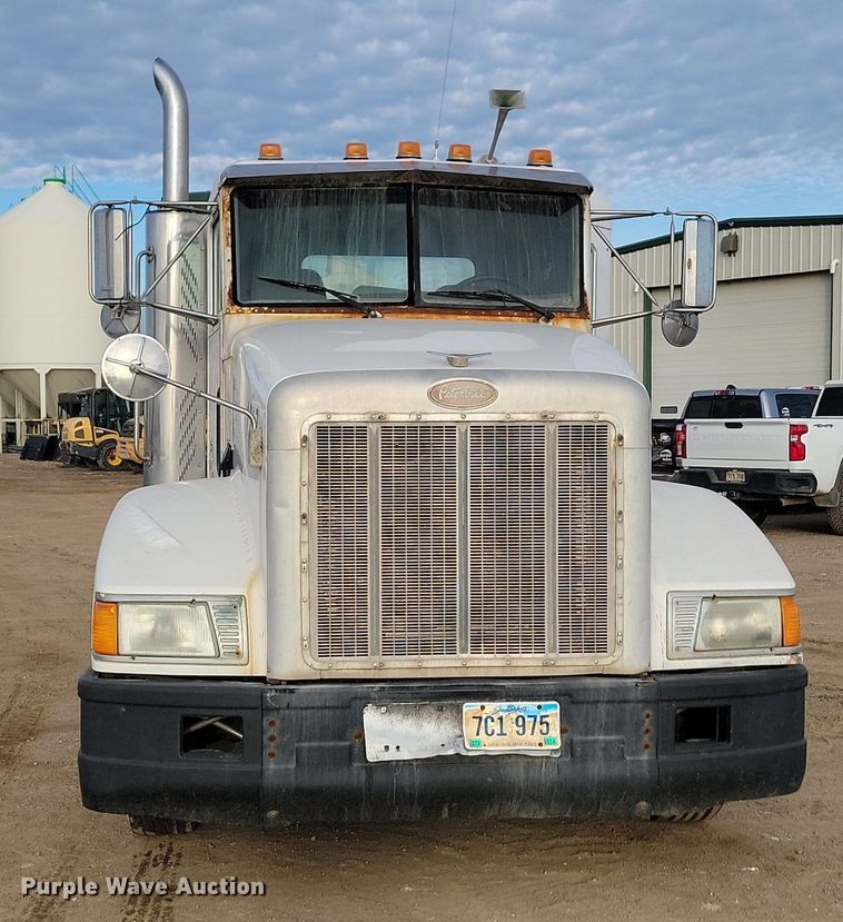image for item JG9646 2000 Peterbuilt 377  truck cab and chassis
