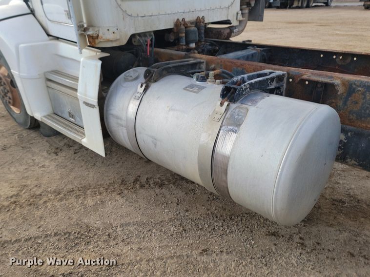 image for item JG9646 2000 Peterbuilt 377  truck cab and chassis