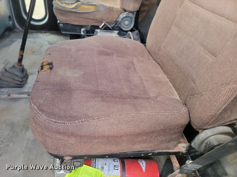 image for item JG9646 2000 Peterbuilt 377  truck cab and chassis