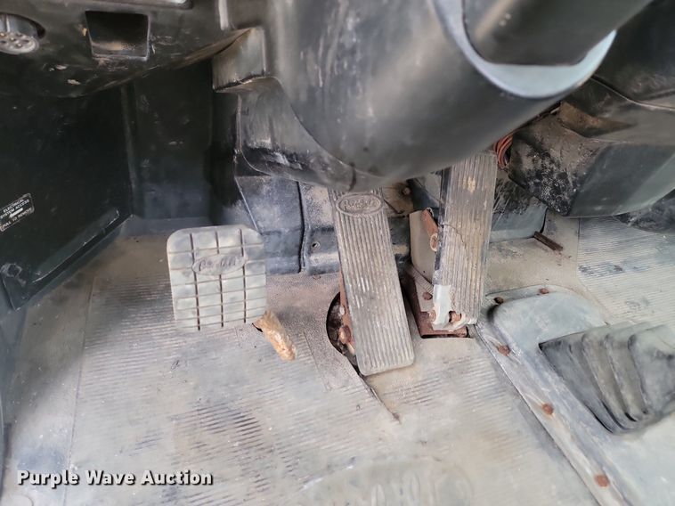 image for item JG9646 2000 Peterbuilt 377  truck cab and chassis