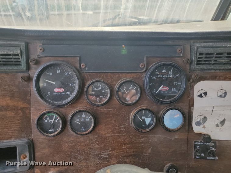 image for item JG9646 2000 Peterbuilt 377  truck cab and chassis