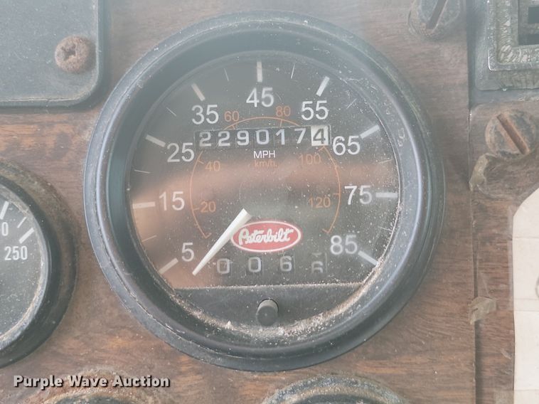 image for item JG9646 2000 Peterbuilt 377  truck cab and chassis