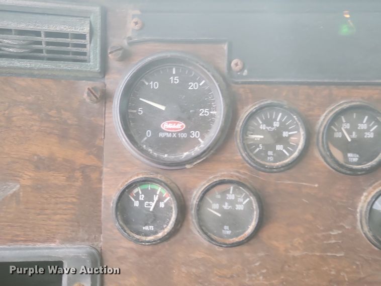 image for item JG9646 2000 Peterbuilt 377  truck cab and chassis