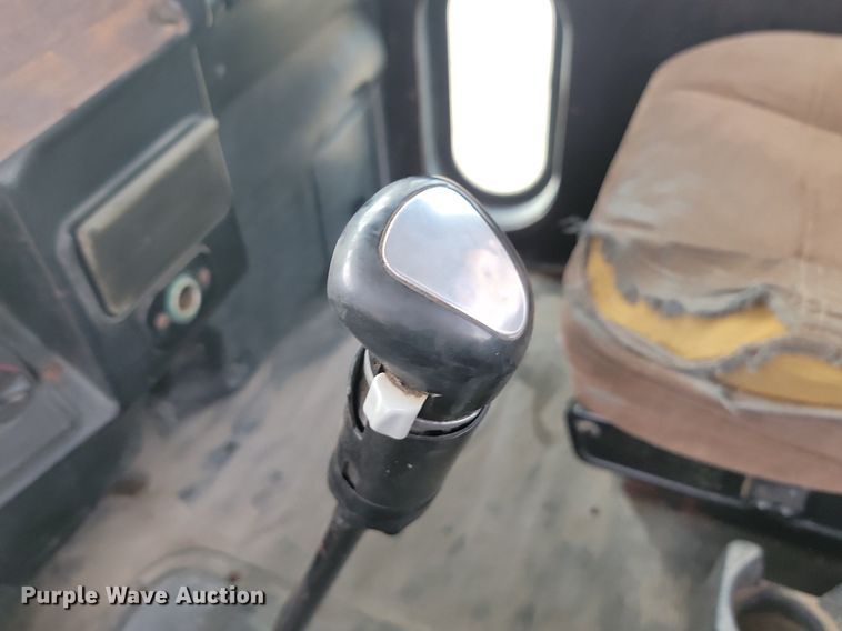 image for item JG9646 2000 Peterbuilt 377  truck cab and chassis