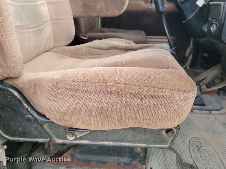 image for item JG9646 2000 Peterbuilt 377  truck cab and chassis