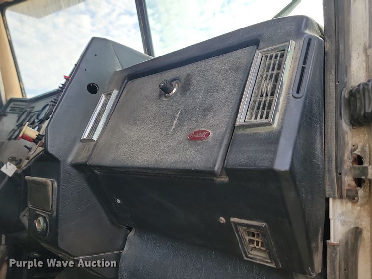 image for item JG9646 2000 Peterbuilt 377  truck cab and chassis