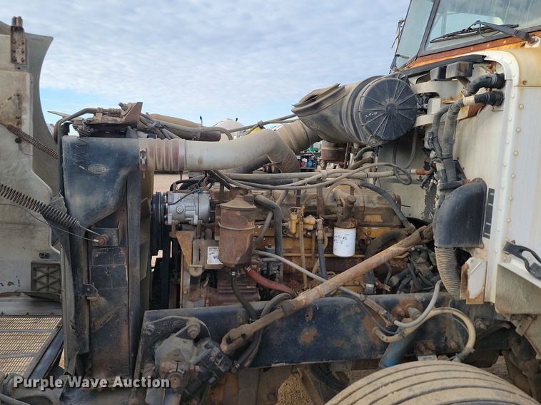 image for item JG9646 2000 Peterbuilt 377  truck cab and chassis