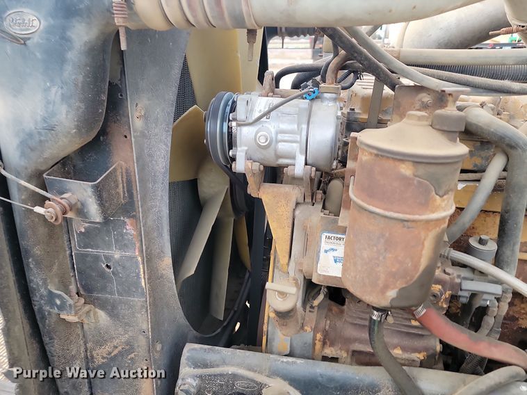 image for item JG9646 2000 Peterbuilt 377  truck cab and chassis