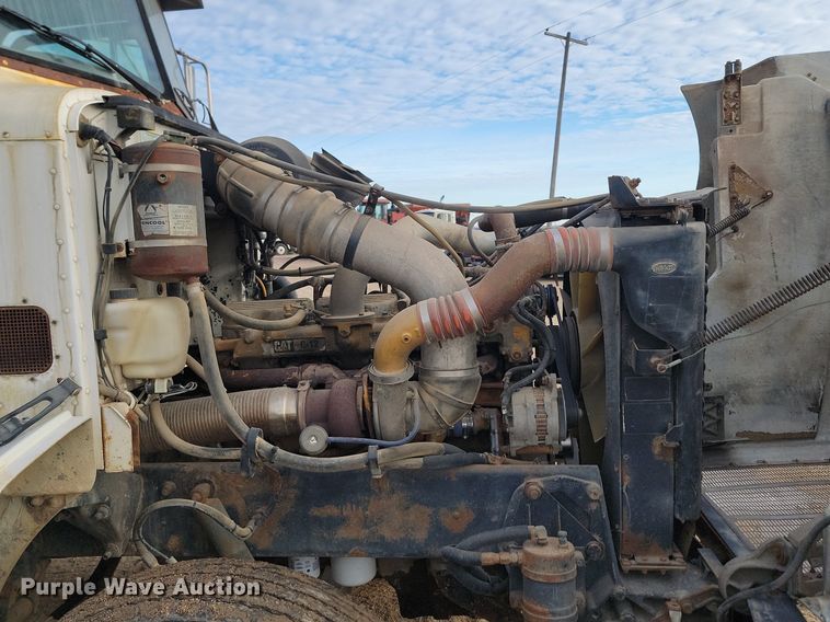 image for item JG9646 2000 Peterbuilt 377  truck cab and chassis