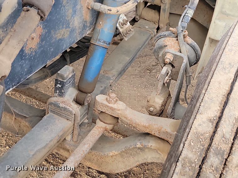 image for item JG9646 2000 Peterbuilt 377  truck cab and chassis