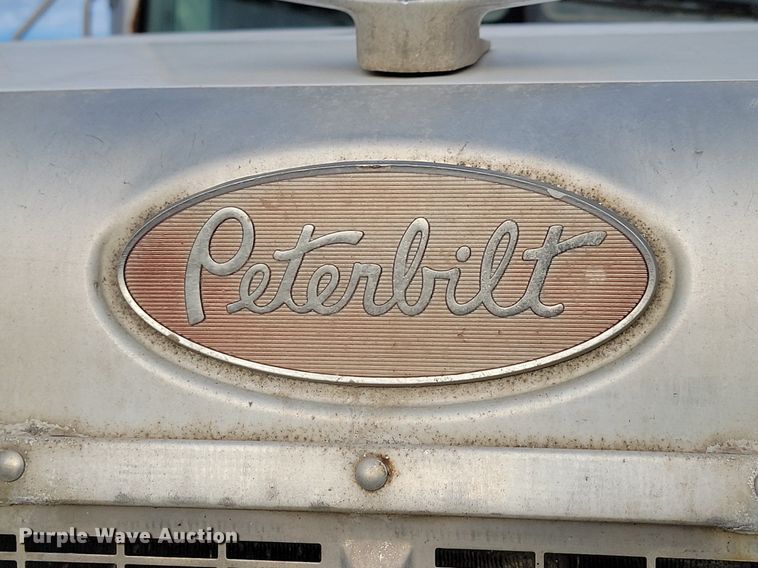 image for item JG9646 2000 Peterbuilt 377  truck cab and chassis