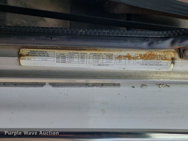 image for item JG9646 2000 Peterbuilt 377  truck cab and chassis