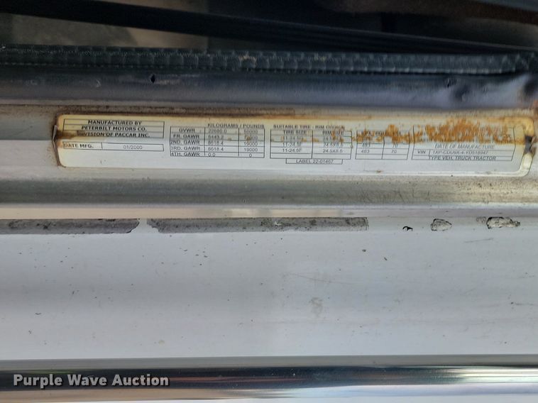 image for item JG9646 2000 Peterbuilt 377  truck cab and chassis