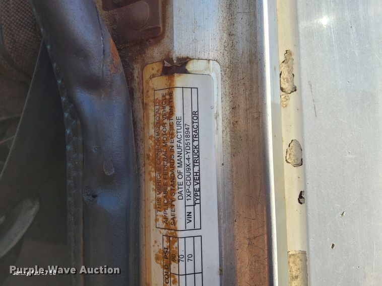 image for item JG9646 2000 Peterbuilt 377  truck cab and chassis