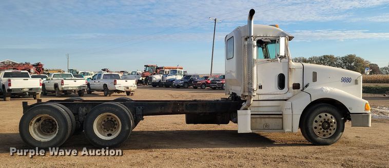 image for item JG9647 1998 Peterbuilt 377  truck cab and chassis