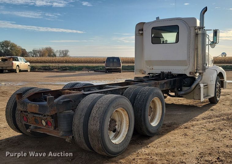 image for item JG9647 1998 Peterbuilt 377  truck cab and chassis