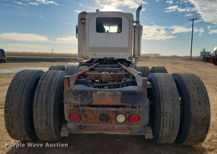 image for item JG9647 1998 Peterbuilt 377  truck cab and chassis