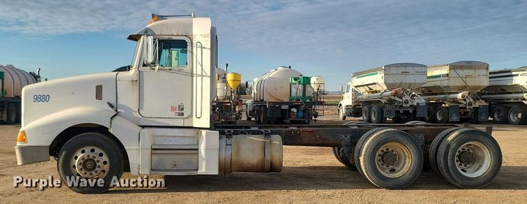 image for item JG9647 1998 Peterbuilt 377  truck cab and chassis