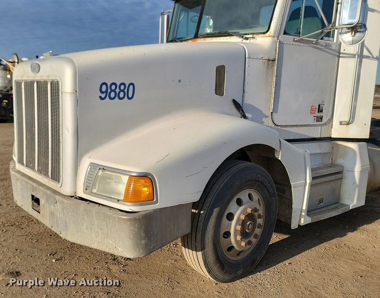 image for item JG9647 1998 Peterbuilt 377  truck cab and chassis