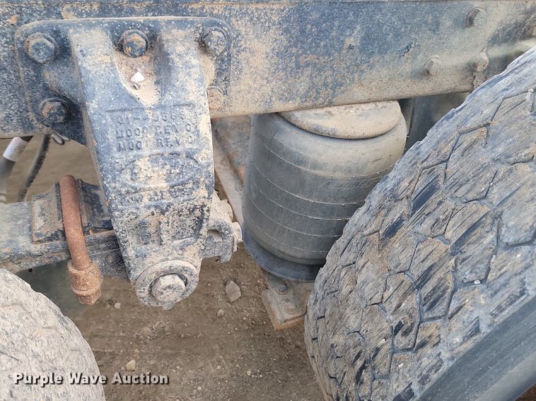 image for item JG9647 1998 Peterbuilt 377  truck cab and chassis