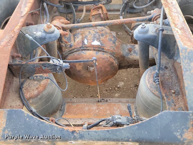 image for item JG9647 1998 Peterbuilt 377  truck cab and chassis