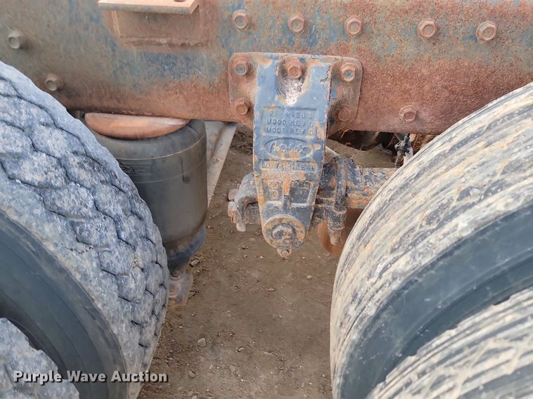 image for item JG9647 1998 Peterbuilt 377  truck cab and chassis