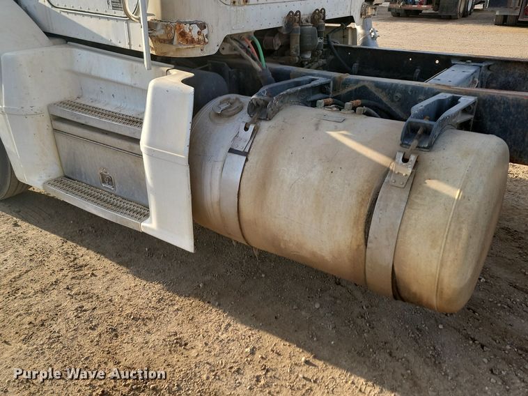 image for item JG9647 1998 Peterbuilt 377  truck cab and chassis