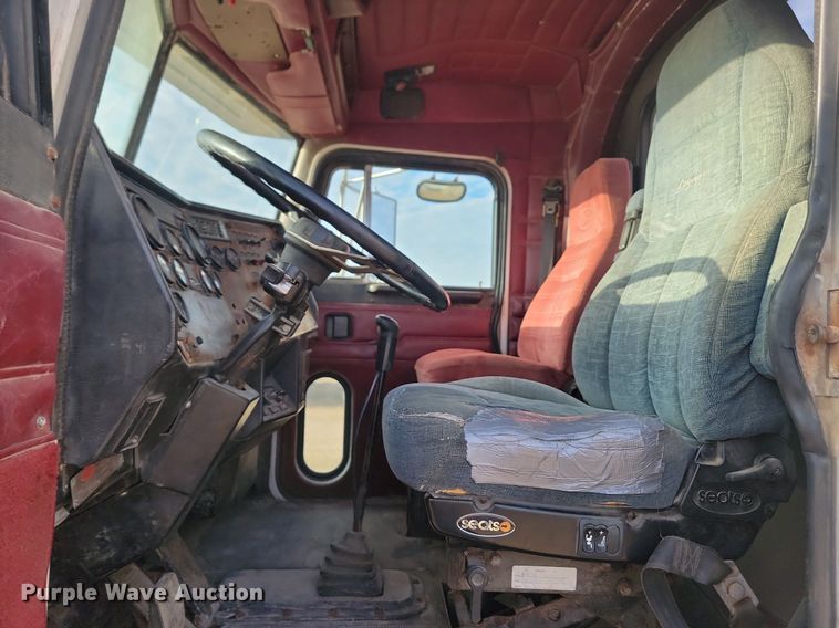 image for item JG9647 1998 Peterbuilt 377  truck cab and chassis