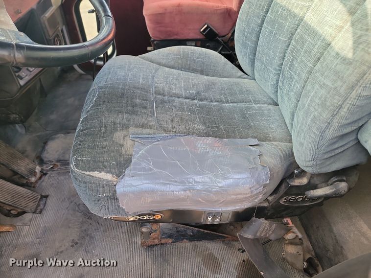 image for item JG9647 1998 Peterbuilt 377  truck cab and chassis