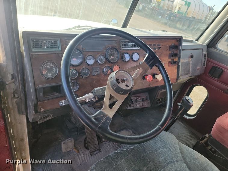 image for item JG9647 1998 Peterbuilt 377  truck cab and chassis