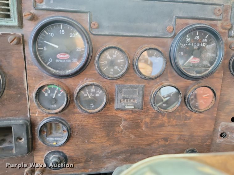 image for item JG9647 1998 Peterbuilt 377  truck cab and chassis