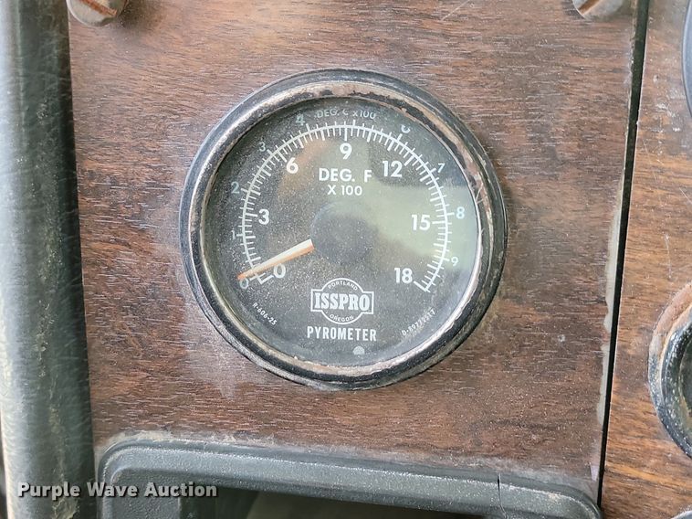 image for item JG9647 1998 Peterbuilt 377  truck cab and chassis