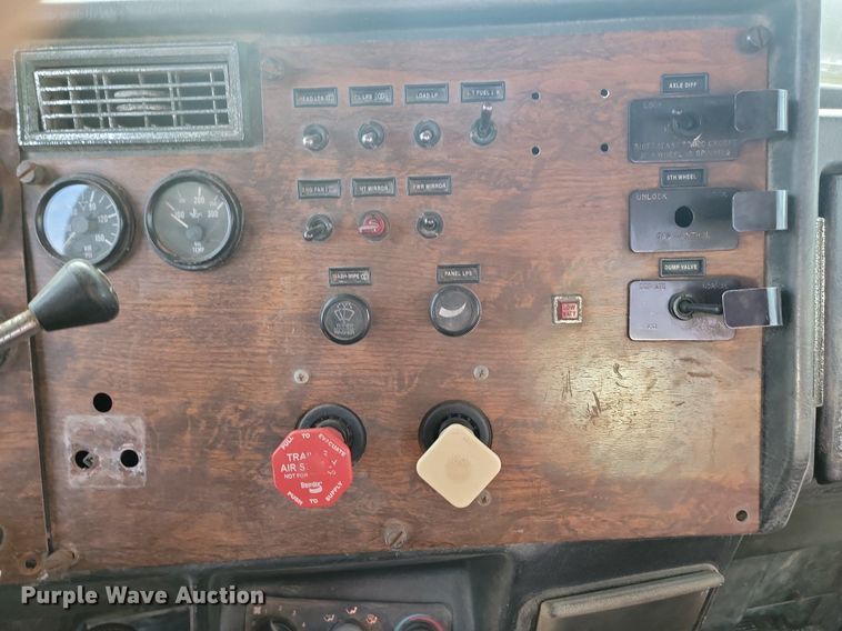 image for item JG9647 1998 Peterbuilt 377  truck cab and chassis