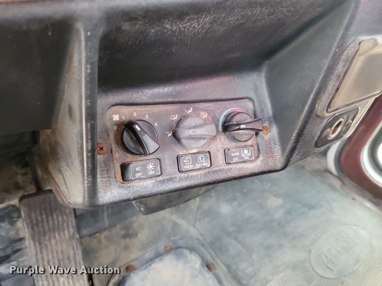 image for item JG9647 1998 Peterbuilt 377  truck cab and chassis