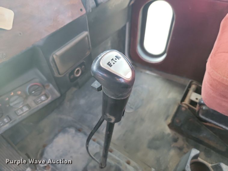 image for item JG9647 1998 Peterbuilt 377  truck cab and chassis