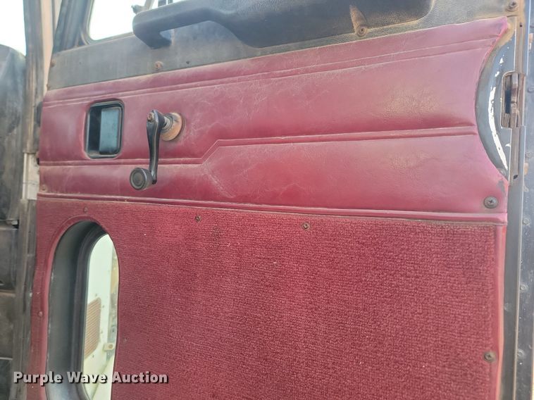 image for item JG9647 1998 Peterbuilt 377  truck cab and chassis