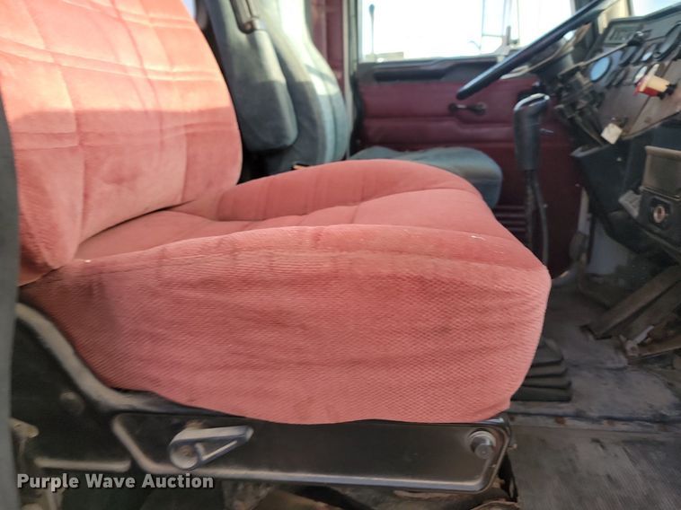 image for item JG9647 1998 Peterbuilt 377  truck cab and chassis