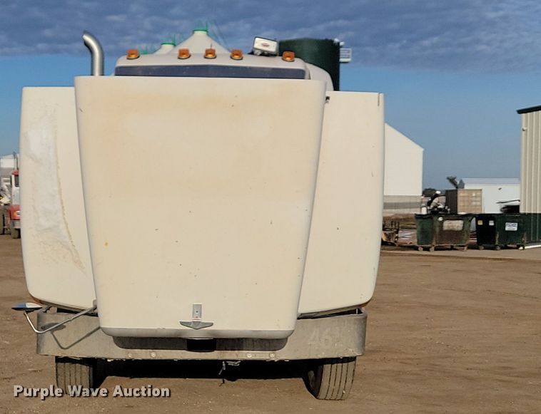 image for item JG9647 1998 Peterbuilt 377  truck cab and chassis