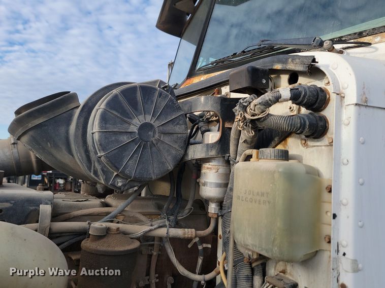 image for item JG9647 1998 Peterbuilt 377  truck cab and chassis