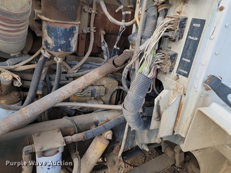 image for item JG9647 1998 Peterbuilt 377  truck cab and chassis